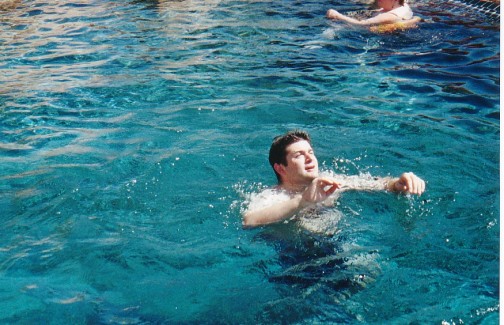 Brad-InThePool-VisitToTucson-Apr16-2000.jpg