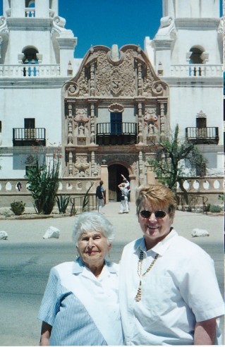 Etta-Arlene-VisitToTucson-Apr18-2000.jpg