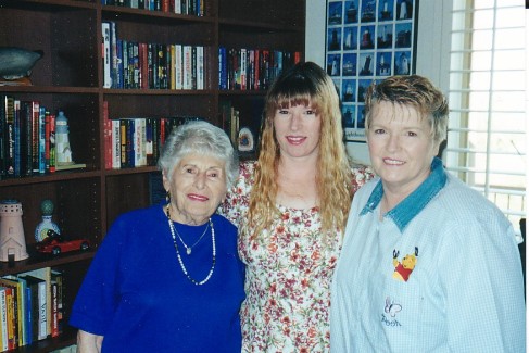 Etta-Kemi-Arlene-VisitToTucson-Apr15-2000.jpg
