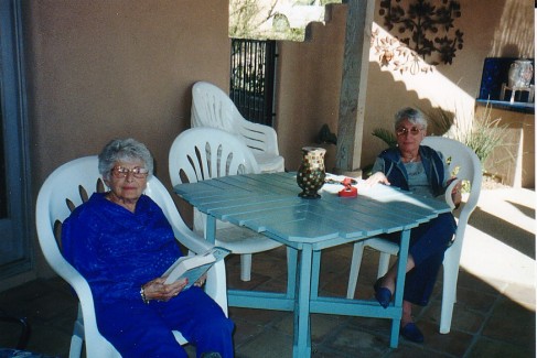 Etta-Roberta-VisitToTucson-Apr19-2000.jpg