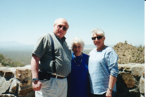 Rich-Etta-Roberta-GatePass-VisitToTucson-Apr18-2000.jpg
